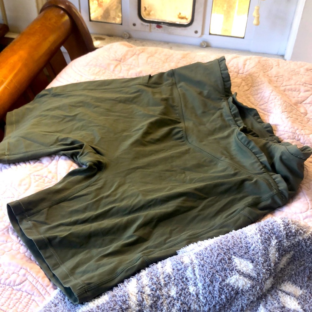 Gym shark shorts with pockets